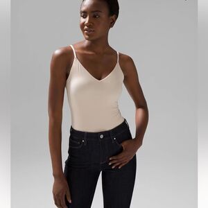 WHBM XL FORME All Way Stretch Pale Sand Cream V-Neck Cami